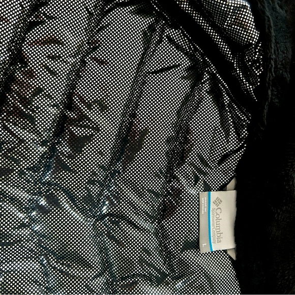 Columbia Women’s Puffer Vest - Picture 4 of 11